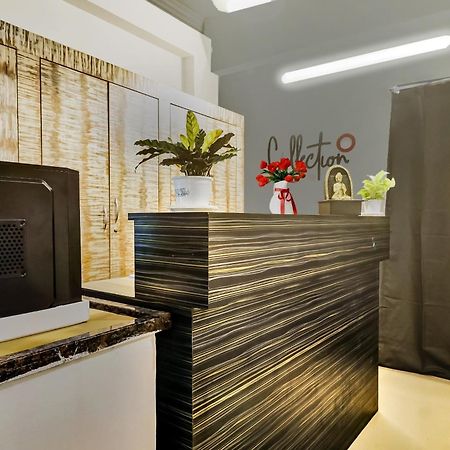 Super Townhouse Rcc Blizz Hotell Kondapur  Exteriör bild