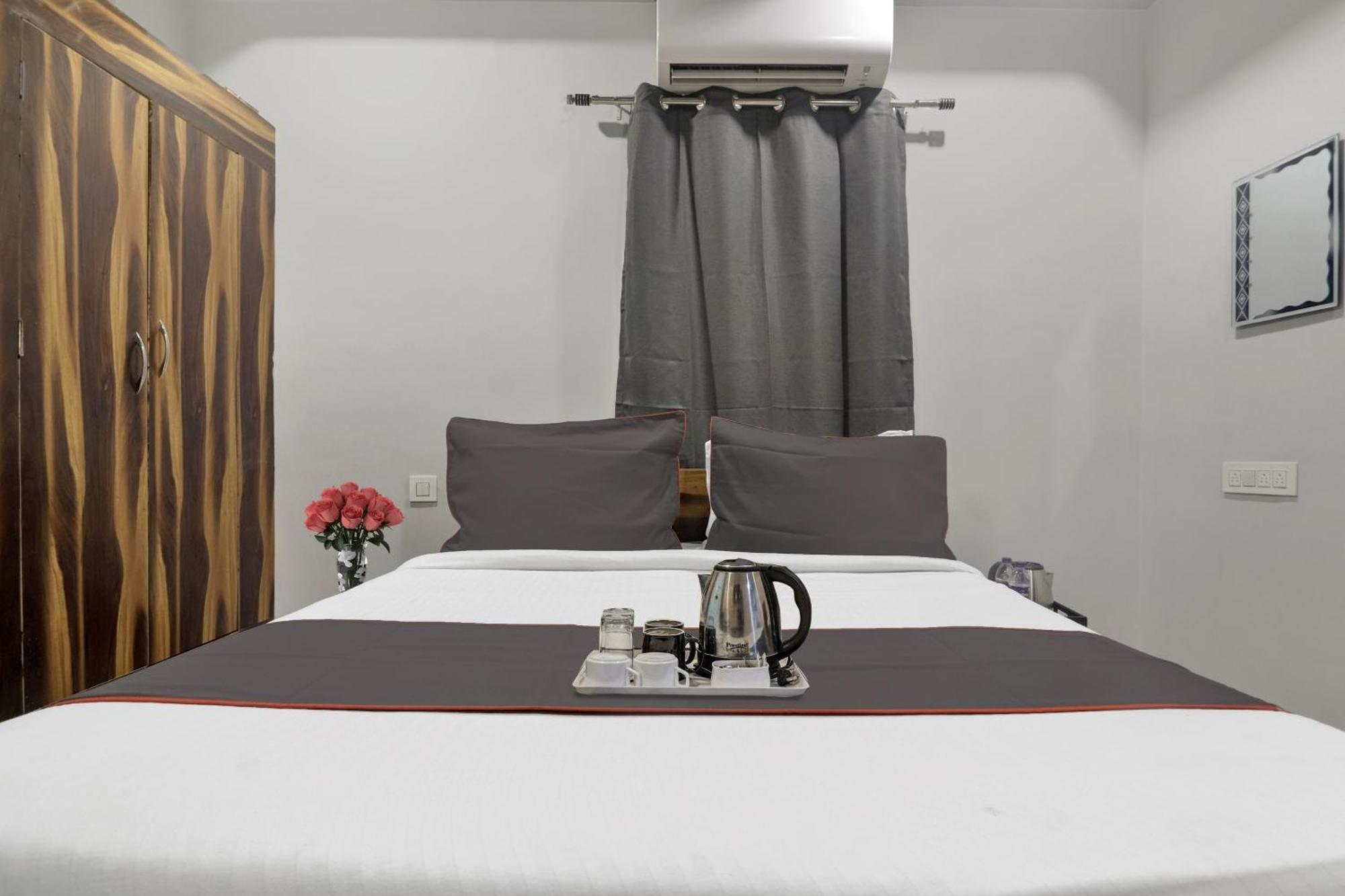 Super Townhouse Rcc Blizz Hotell Kondapur  Exteriör bild