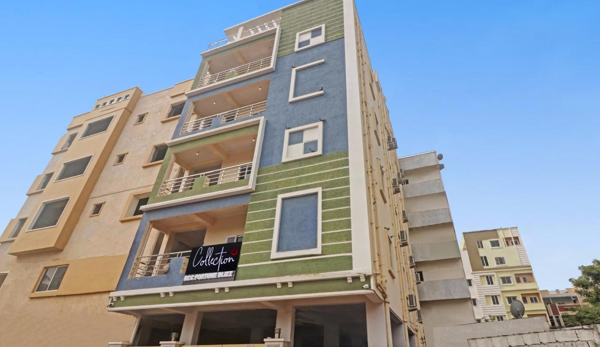 Super Townhouse Rcc Blizz Hotell Kondapur  Exteriör bild