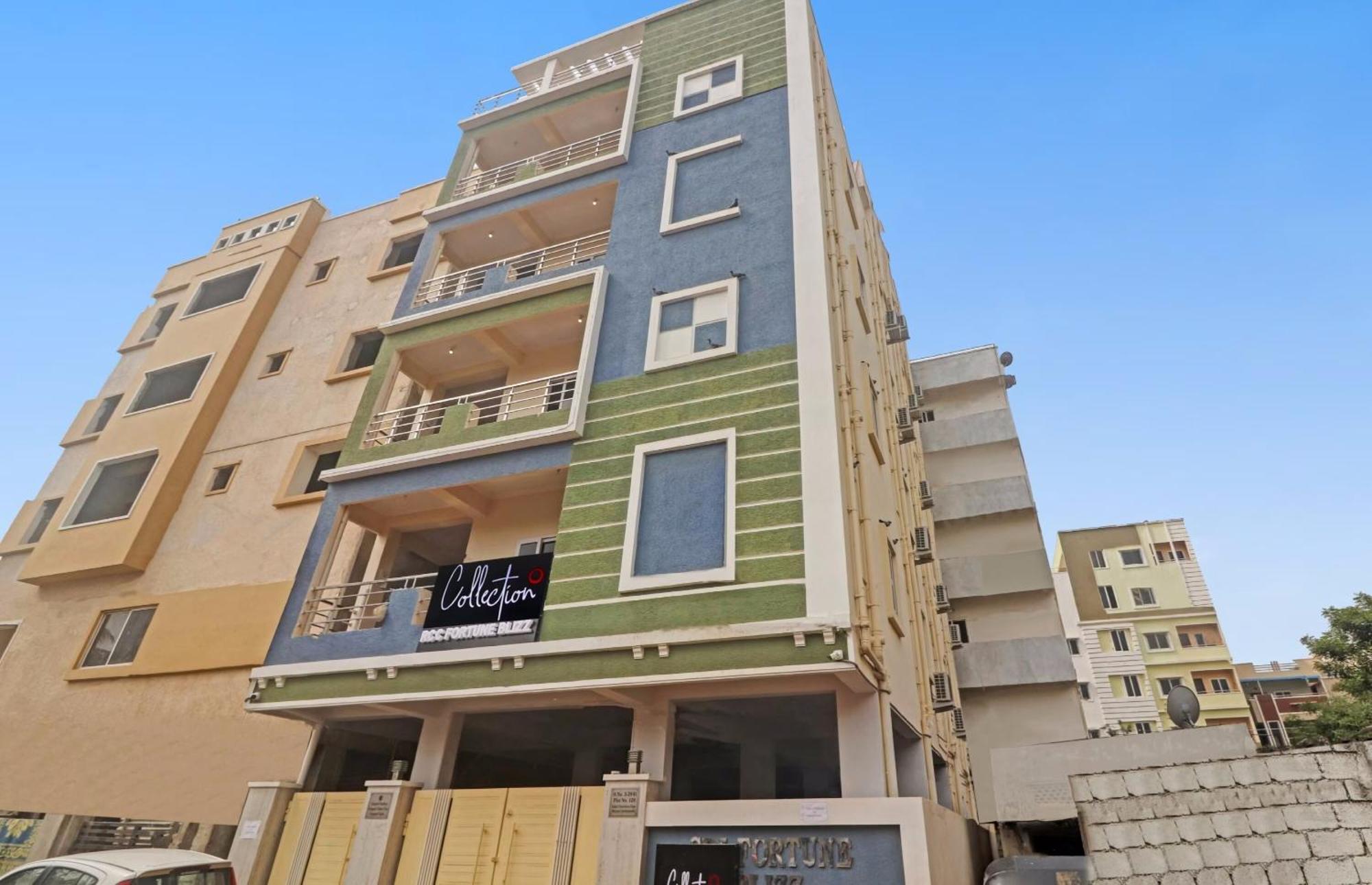 Super Townhouse Rcc Blizz Hotell Kondapur  Exteriör bild