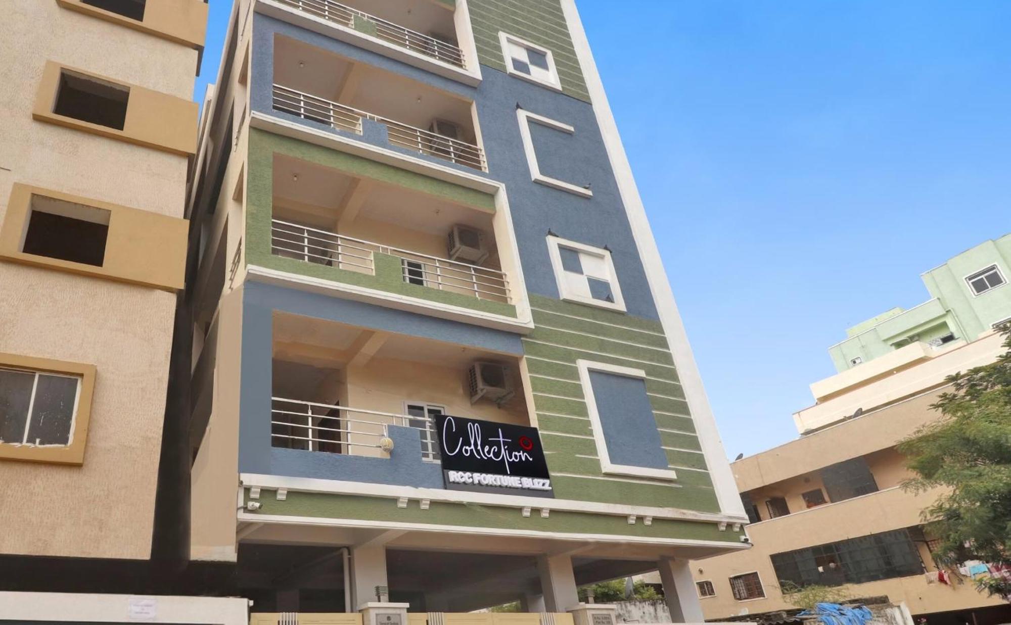 Super Townhouse Rcc Blizz Hotell Kondapur  Exteriör bild