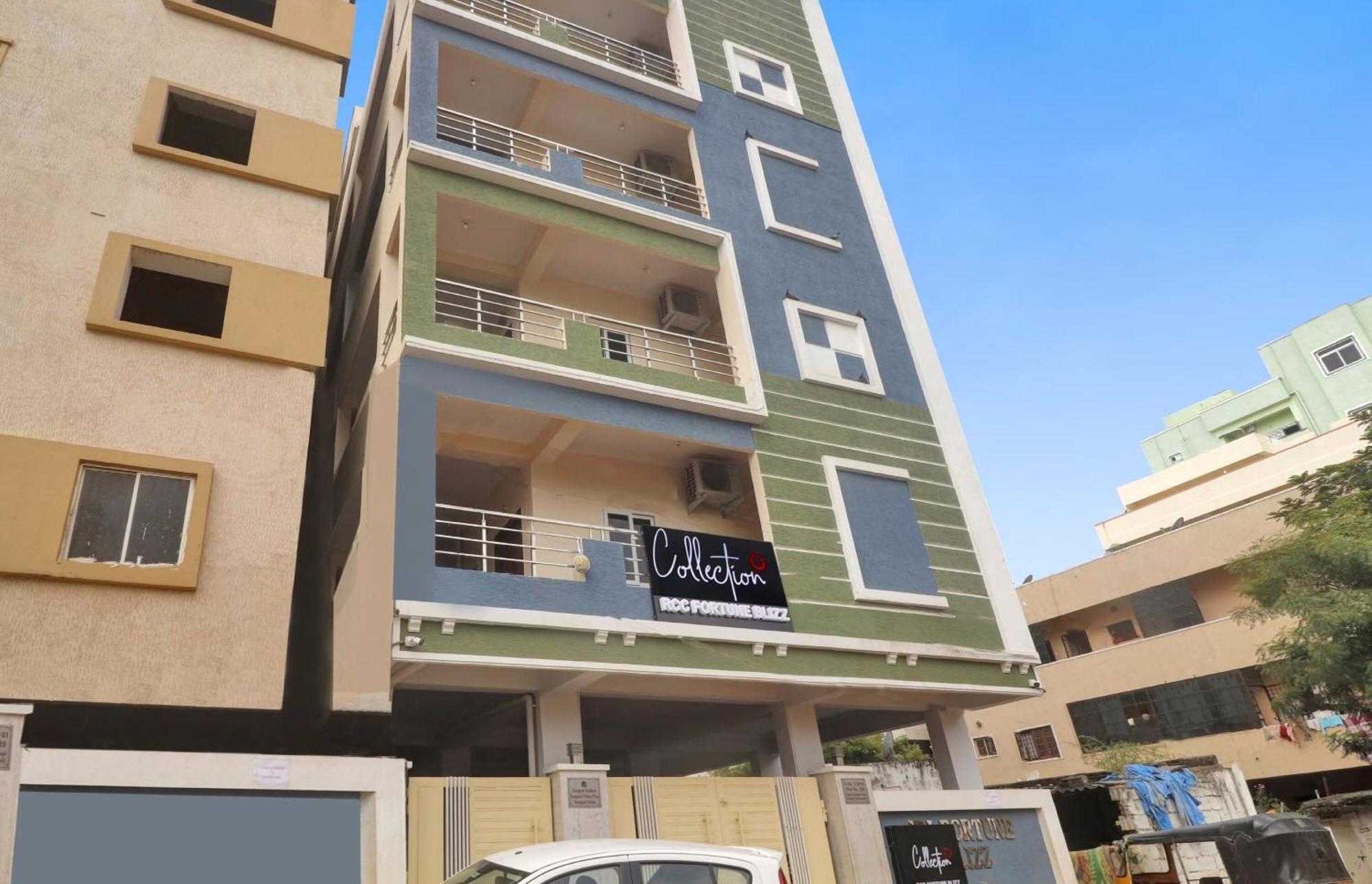 Super Townhouse Rcc Blizz Hotell Kondapur  Exteriör bild