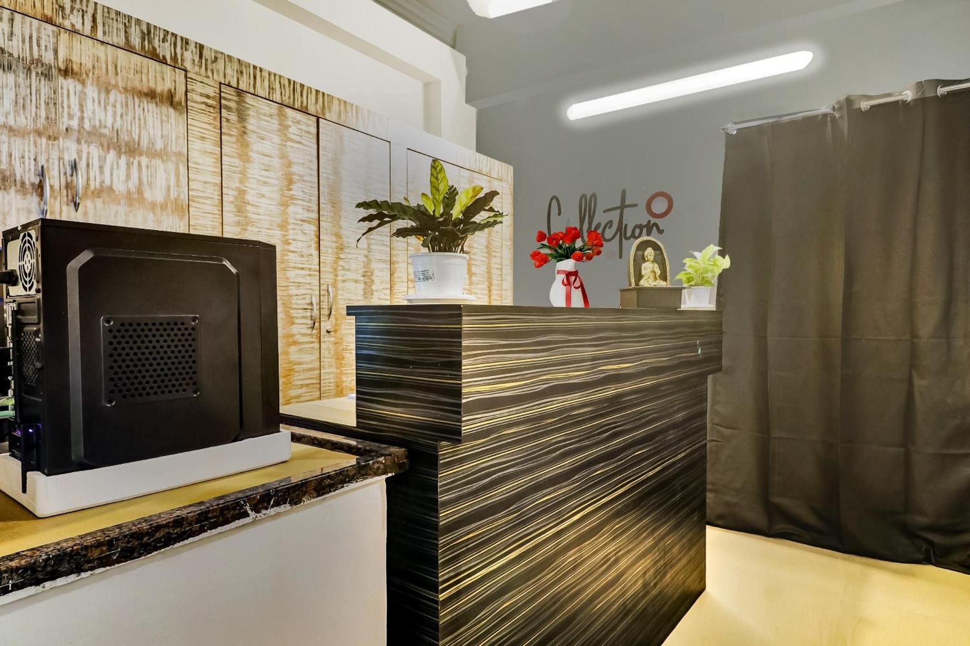Super Townhouse Rcc Blizz Hotell Kondapur  Exteriör bild
