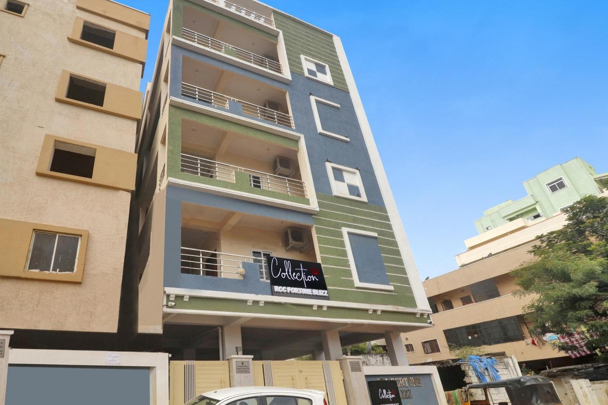 Super Townhouse Rcc Blizz Hotell Kondapur  Exteriör bild